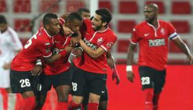 مشاهدة مباراة الاهلي والشعب بث مباشر يوتيوب لايف اون لاين جودة عالية مباراة القمة الملتهبة ضمن كأس الخليج العربي الإماراتي