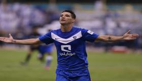 بالصور .. تياغو نيفيز يقدم التهاني لنادي الهلال بعد الفوز بلقب السوبر