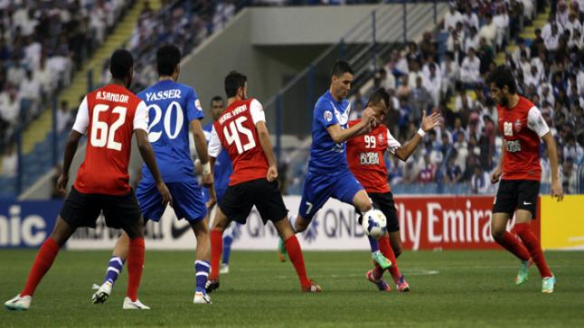 القنوات الناقلة لمباراة الهلال والأهلي الإماراتي وتوضيح توقيت بدء اللعب والمعلقين