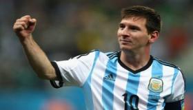 المدير الفني لمنتخب الأرجنتين يشجع ميسي على ترك المنتخب والتركيز مع برشلونة